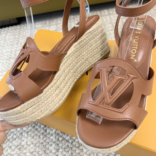 l**is V*t*n heels sandals