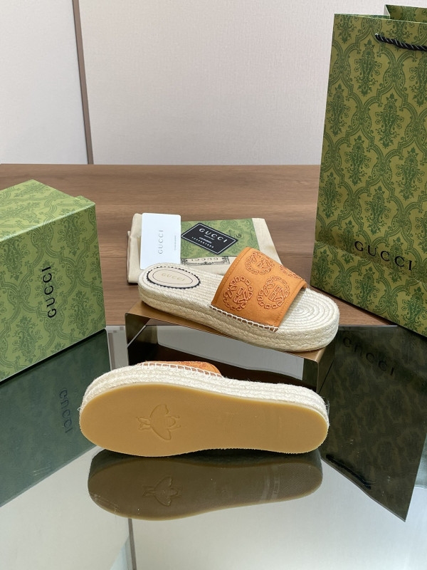 G*u*i slide sandals