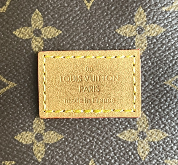 l**is V*t*n saumur bag-28*11*20cm