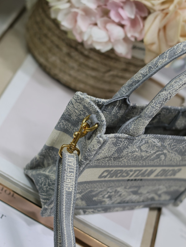 D*or mini book tote-21.5*13*7.5cm
