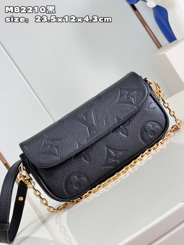 l**is V*t*n wallet on chain ivy-23.5*12*4.3cm
