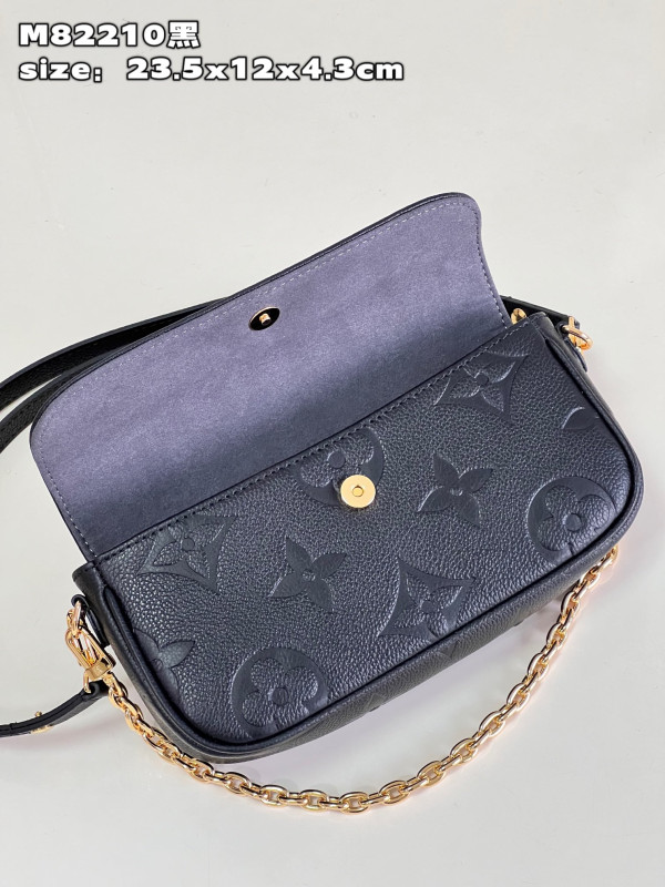 l**is V*t*n wallet on chain ivy-23.5*12*4.3cm
