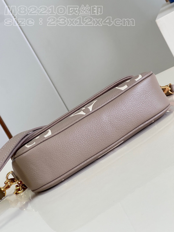 l**is V*t*n wallet on chain ivy-23.5*12*4.3cm