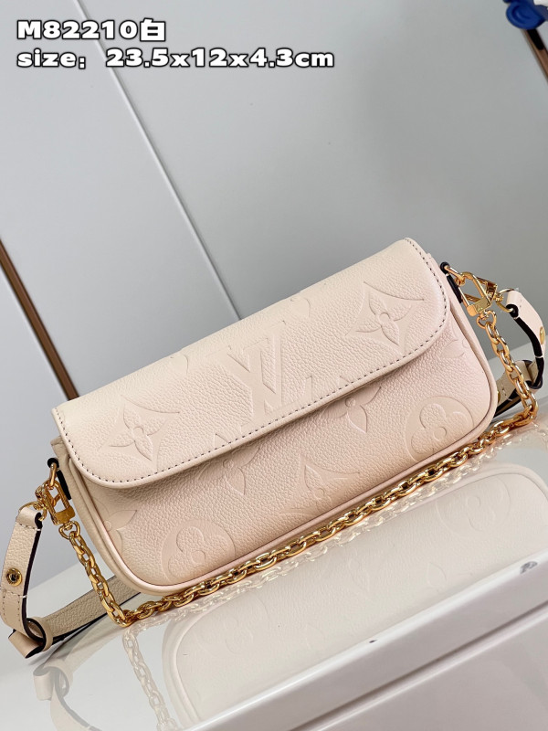 l**is V*t*n wallet on chain ivy-23.5*12*4.3cm