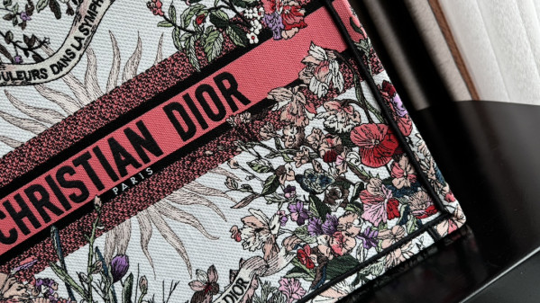 large D*or book tote-42*35*18.5cm