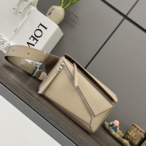 LOEWE Small Puzzle Bumbag-24*16*10.5cm
