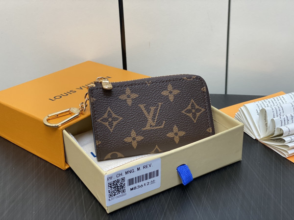 l**is V*t*n noa wallet-11*7*1.5cm