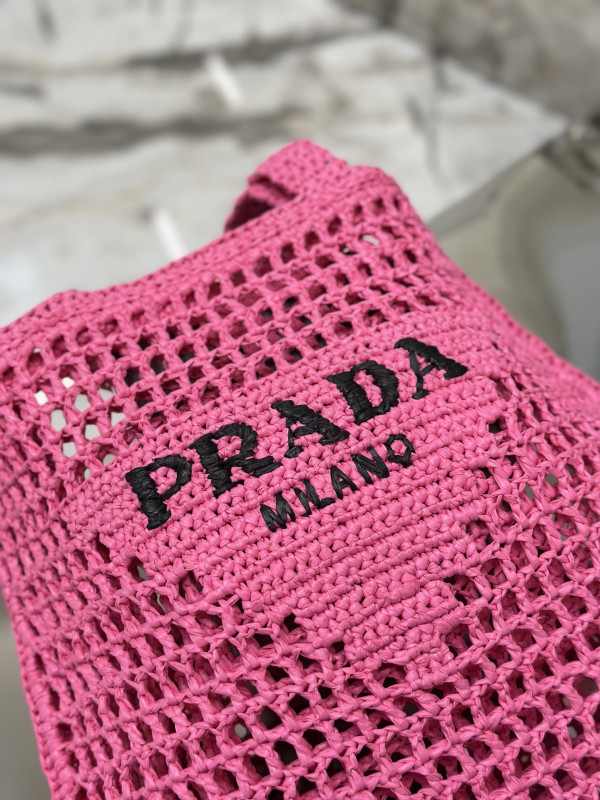 Pra*a crochet tote bag