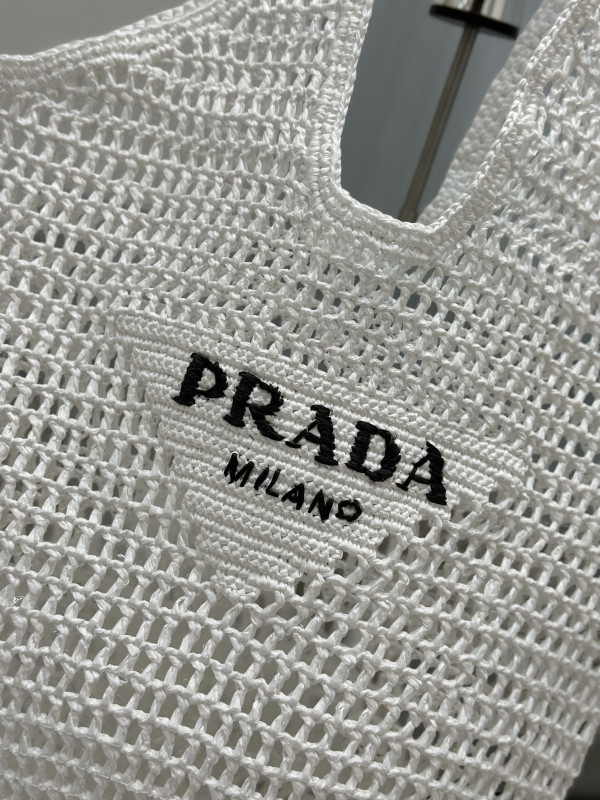 Pra*a crochet tote bag