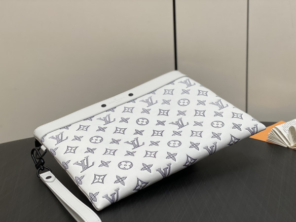 l**is V*t*n pochette to-go-30*21.5*2cm
