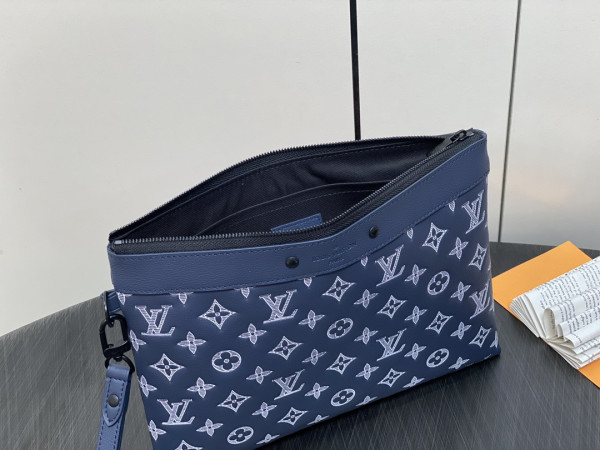 l**is V*t*n pochette to-go-30*21.5*2cm