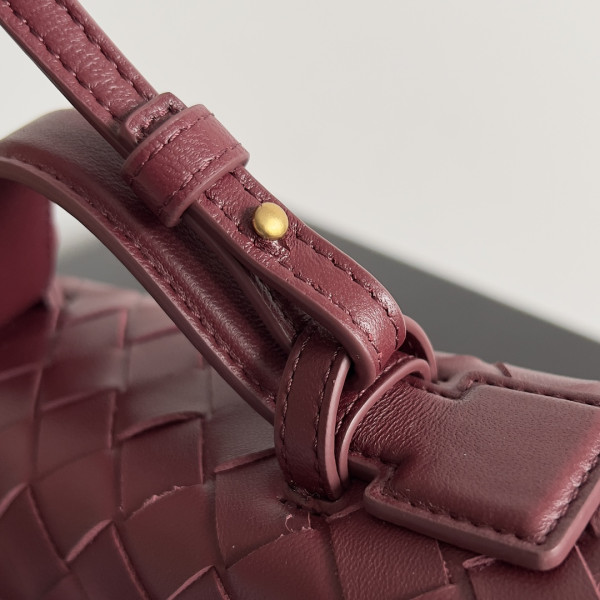 Bo*te*ga ve*ne*ta vanity case crossbody bag