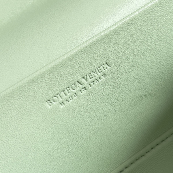 Bo*te*ga ve*ne*ta vanity case crossbody bag