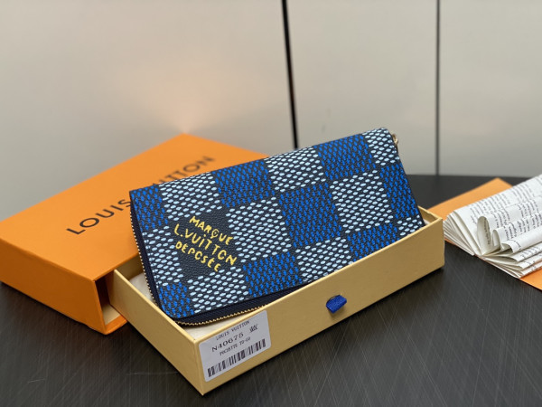 l**is V*t*n zippy wallet-10*20*2 cm
