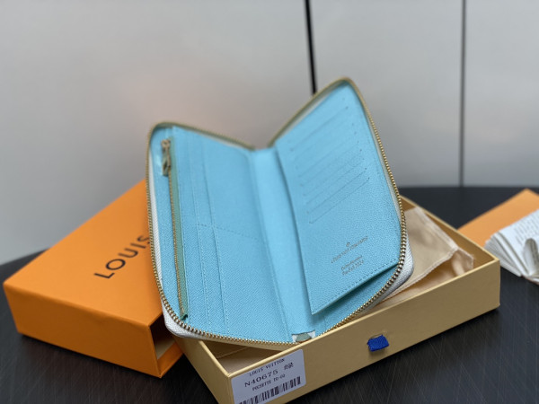 l**is V*t*n zippy wallet-10*20*2 cm