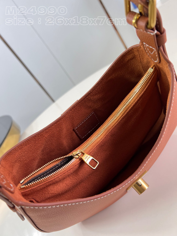 l**is V*t*n low key shoulder bag-26*18*7cm