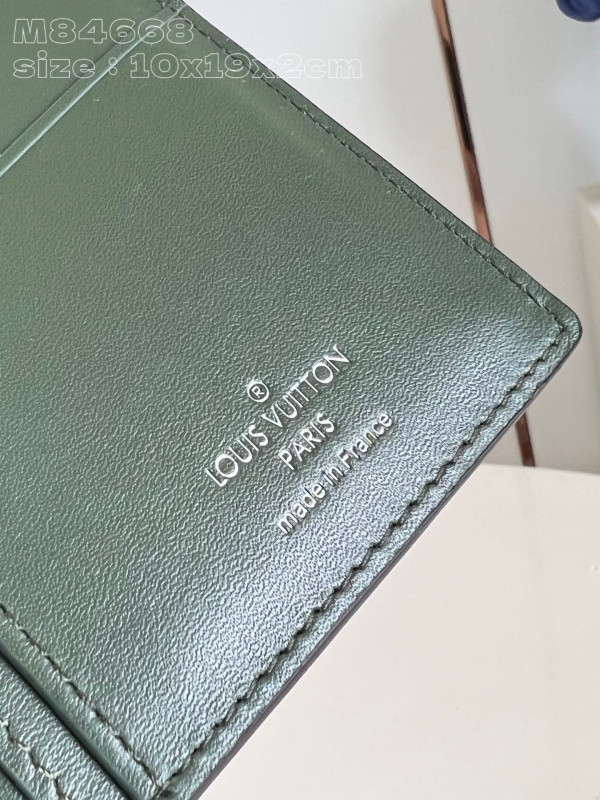 l**is V*t*n brazza wallet-10*19*2cm
