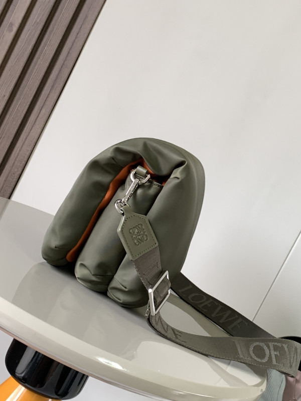LOEWE Goya Puffer leather shoulder bag-23*17*9CM