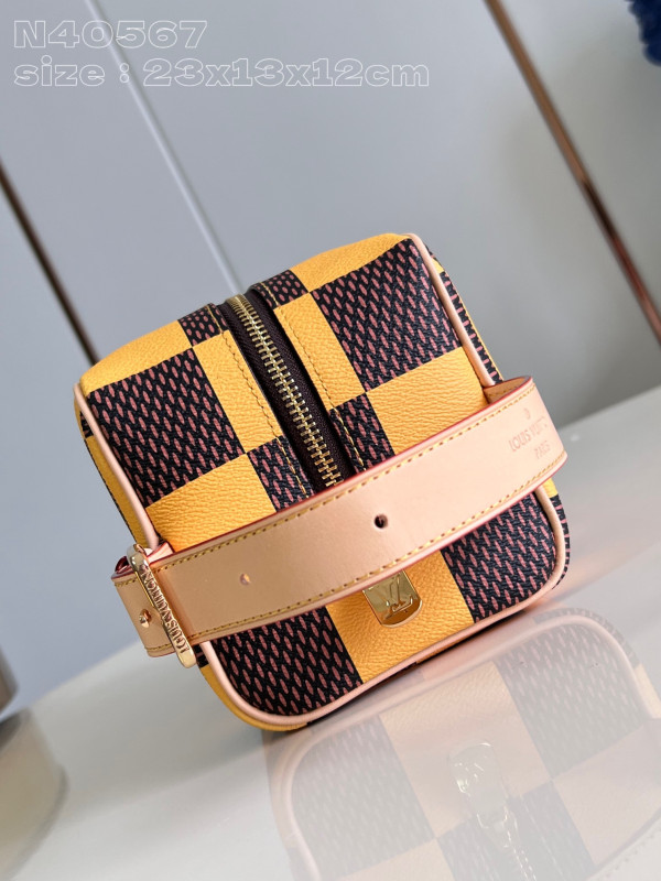 l**is V*t*n locker dopp kit bag-23*13*12cm