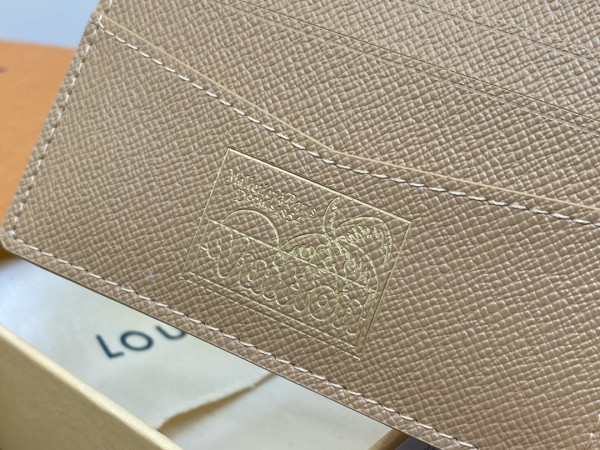 l**is V*t*n slender wallet-11*8.5*2cm