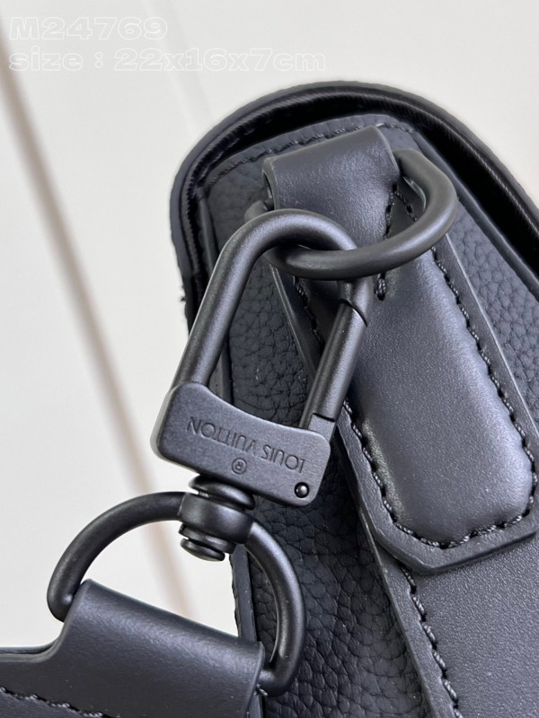 l**is V*t*n takeoff messenger pm-22*16.5*7cm