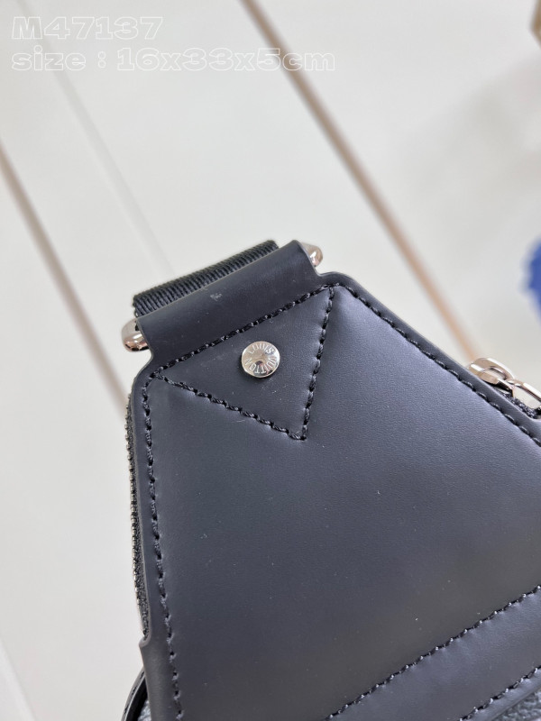 l**is V*t*n avenue slingbag-16*33*5.7cm