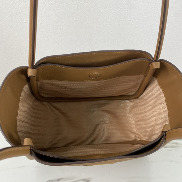 Pra*a medium leather handbag-25*18.5*12.5cm