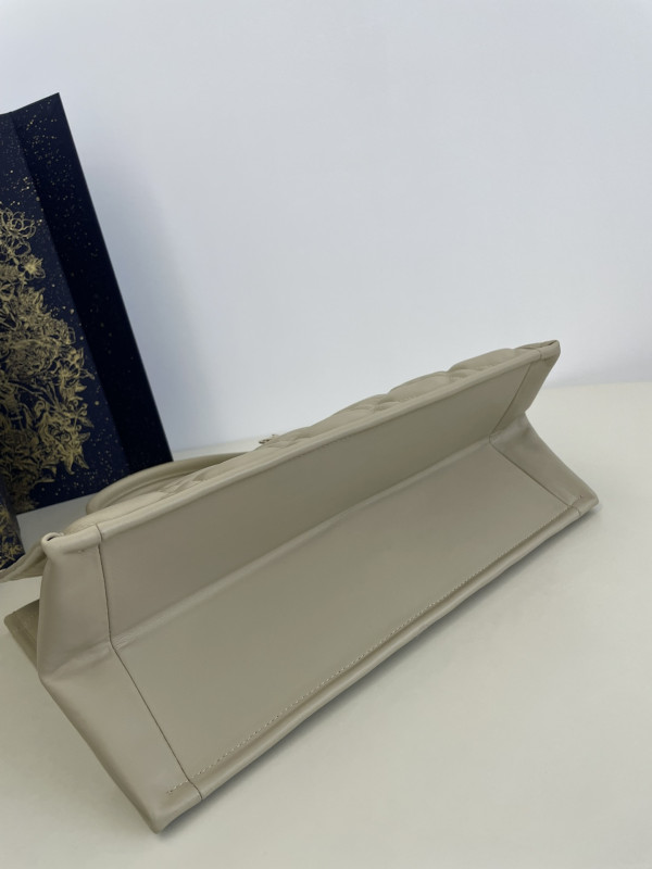 medium D*or book tote-36.5*28*17.5cm