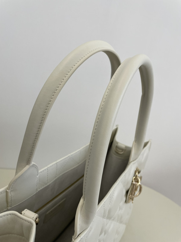 medium D*or book tote-36.5*28*17.5cm