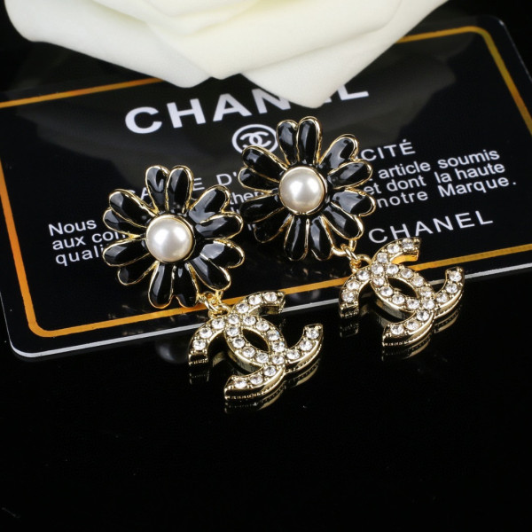 CL EARRINGS