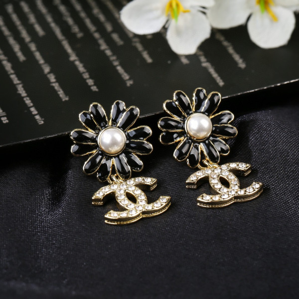 CL EARRINGS