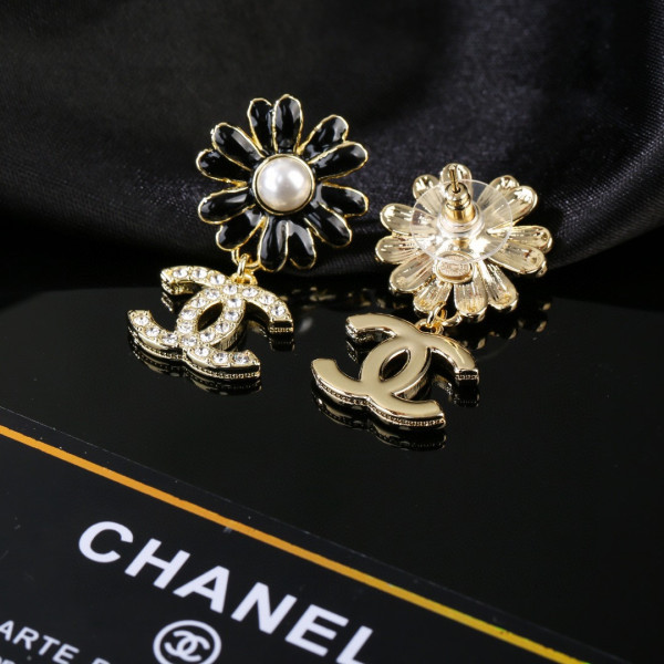 CL EARRINGS