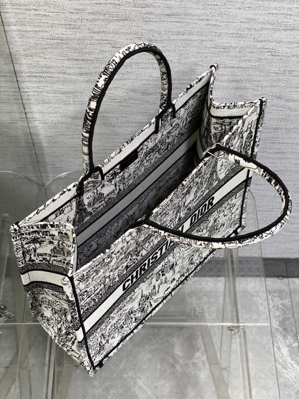 large D*or book tote-42*35*18.5cm