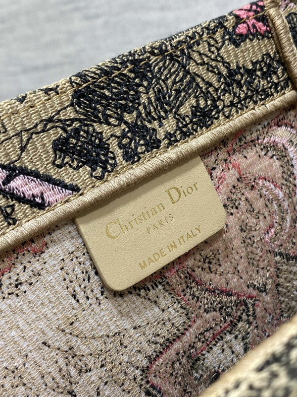 large D*or book tote-42*35*18.5cm