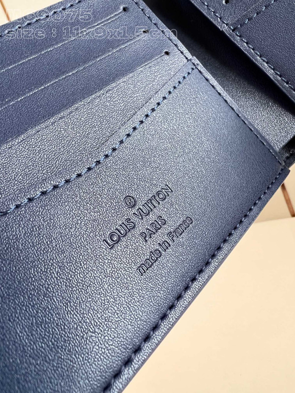 l**is V*t*n slender wallet-11*8.5*2cm