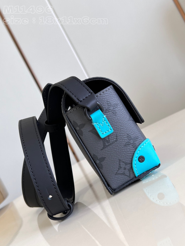 l**is V*t*n steamer wearable wallet-18*11*6.5cm