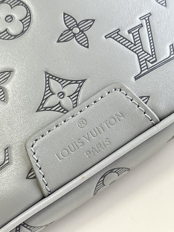 l**is V*t*n discovery bumbag