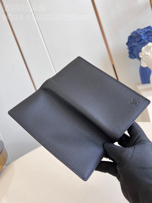 l**is V*t*n brazza wallet-10*19*2cm