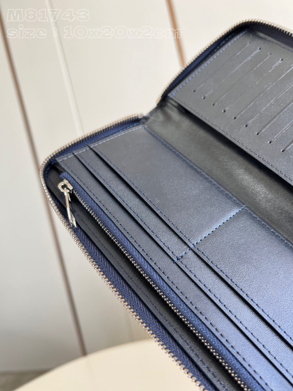 l**is V*t*n zippy wallet-10*20*2 cm