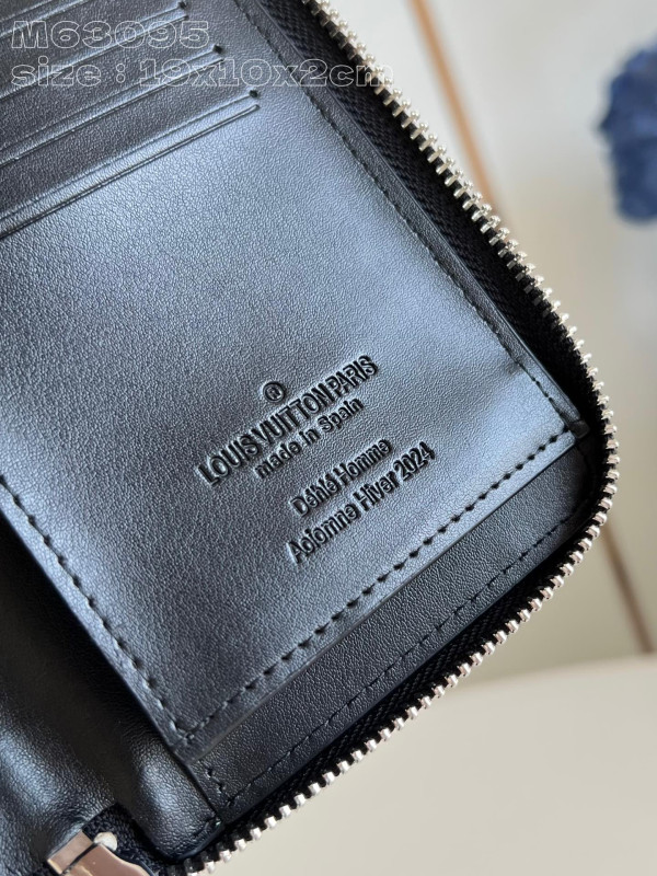 l**is V*t*n zippy wallet-10*20*2 cm