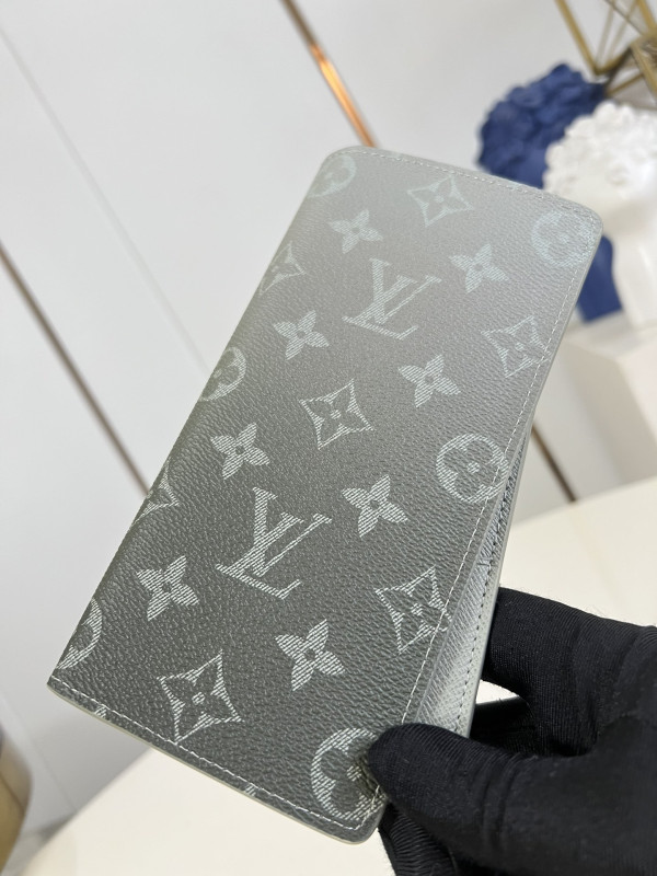 l**is V*t*n brazza wallet-10*19*2cm
