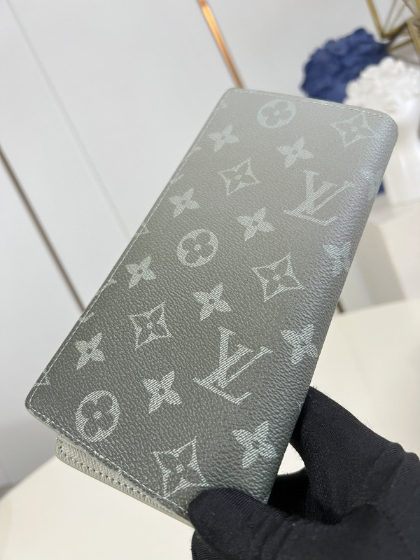l**is V*t*n brazza wallet-10*19*2cm