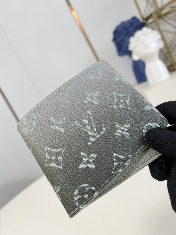 l**is V*t*n multiple wallet-11.5*9*1.5cm