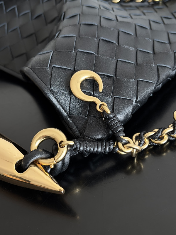 Bo*te*ga ve*ne*ta sardine with chain-33*20*4cm