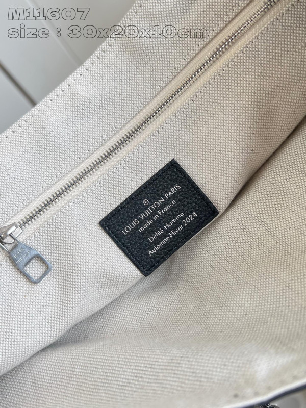 l**is V*t*n steamer crossbody-30*20*10cm
