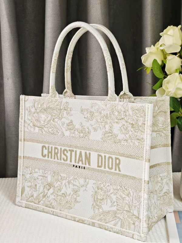 medium D*or book tote-36.5x27.5x16.5cm
