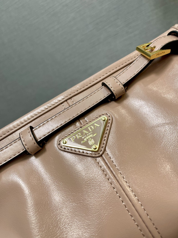 Pra*a small leather shoulder bag